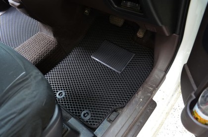 Коврики на Toyota Porte II 2012 - 2020 в Омске