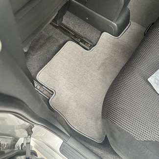 Ворсовые коврики на Nissan Tiida (C11) 2004 - 2014 в Омске