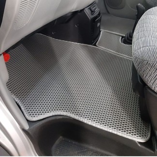 Коврики на Mitsubishi Delica 4 1994 - 2007 в Омске
