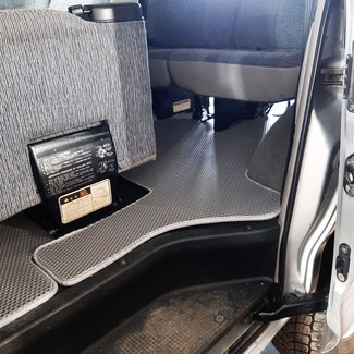 Коврики на Mitsubishi Delica 4 1994 - 2007 в Омске