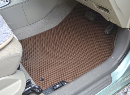 Коврики на Toyota Belta 2005 - 2012 в Омске