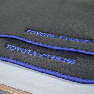 Коврики на Toyota Prius Alpha 2011 - 2021 в Омске