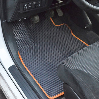 Ворсовые коврики на Nissan Tiida (C11) 2004 - 2014 в Омске