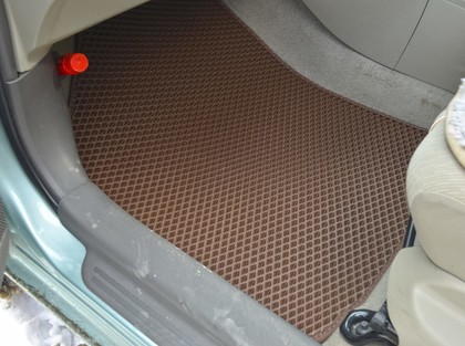 Коврики на Toyota Belta 2005 - 2012 в Омске