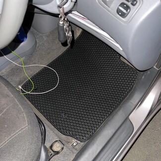 Ворсовые коврики на Toyota Vitz I 1998 - 2005 в Омске Ворсовые коврики на Toyota Vitz I 1998 - 2005 в Омске