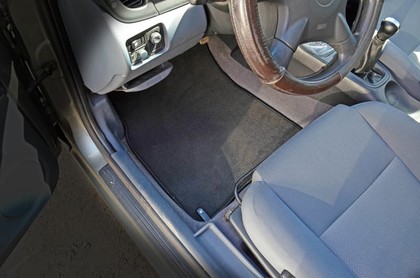 Ворсовые коврики на Nissan Almera II (N16) 2000 - 2006 в Омске