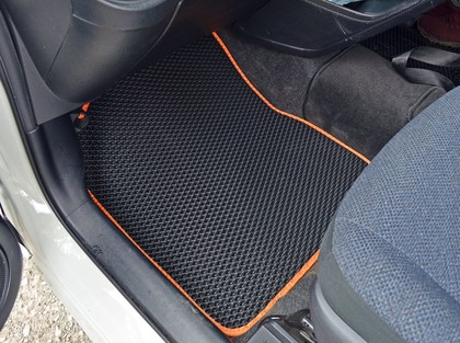 Коврики на Toyota Sienta II 2015 - 2022 в Омске
