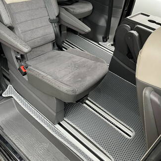 Ворсовые коврики на Volkswagen Multivan (T7) 2021 - 2026 в Омске Ворсовые коврики на Volkswagen Multivan (T7) 2021 - 2026 в Омске