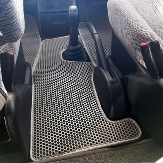 Коврики на Mitsubishi Delica 4 1994 - 2007 в Омске