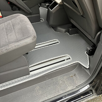 Ворсовые коврики на Volkswagen Multivan (T7) 2021 - 2026 в Омске Ворсовые коврики на Volkswagen Multivan (T7) 2021 - 2026 в Омске