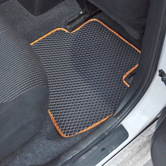 Ворсовые коврики на Nissan Tiida (C11) 2004 - 2014 в Омске
