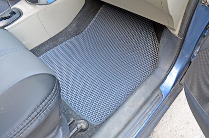 Коврики на Toyota Yaris II 2005 - 2011 в Омске