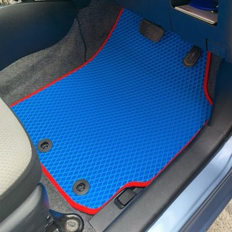 Коврики на Toyota Vitz III 2010 - 2020 в Омске