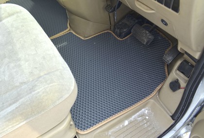 Ворсовые коврики на Nissan Serena (C24) 1999 - 2005 в Омске