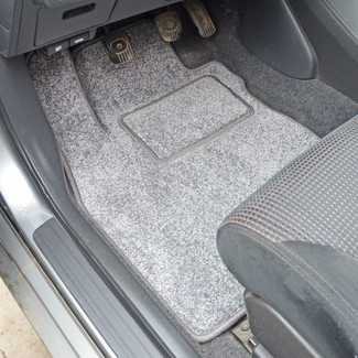 Ворсовые коврики на Nissan Tiida (C11) 2004 - 2014 в Омске