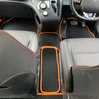 Коврики на Toyota Sienta II 2015 - 2022 в Омске