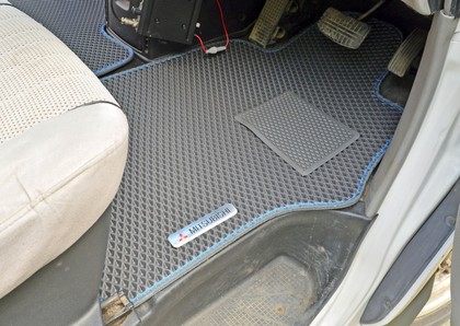 Коврики на Mitsubishi Delica 4 1994 - 2007 в Омске