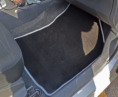 Коврики на Toyota Yaris II 2005 - 2011 в Омске