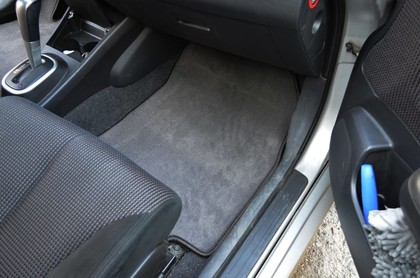 Ворсовые коврики на Nissan Tiida (C11) 2004 - 2014 в Омске