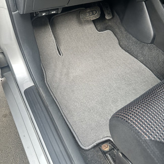 Ворсовые коврики на Nissan Tiida (C11) 2004 - 2014 в Омске