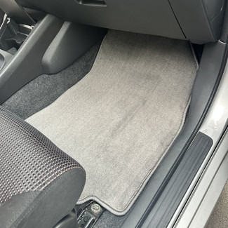 Ворсовые коврики на Nissan Tiida (C11) 2004 - 2014 в Омске