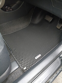 Ворсовые коврики на Toyota Corolla Axio (E14) 2006 - 2012 в Омске Ворсовые коврики на Toyota Corolla Axio (E14) 2006 - 2012 в Омске