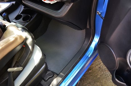 Коврики на Toyota Prius C 2011 - 2021 в Омске