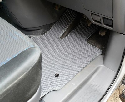 Коврики на Toyota Voxy (R70) 2007 - 2013 в Омске