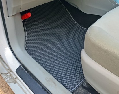 Коврики на Toyota Prius Alpha 2011 - 2021 в Омске
