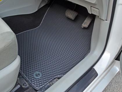 Коврики на Toyota Prius Alpha 2011 - 2021 в Омске