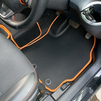 Коврики на Toyota Sienta II 2015 - 2022 в Омске