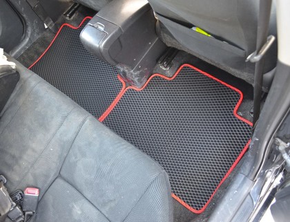 Коврики на Toyota Yaris II 2005 - 2011 в Омске