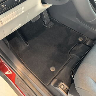 Ворсовые коврики на KIA Carnival IV 7 мест с оттоманками 2020 - 2026 в Омске Ворсовые коврики на KIA Carnival IV 7 мест с оттоманками 2020 - 2026 в Омске