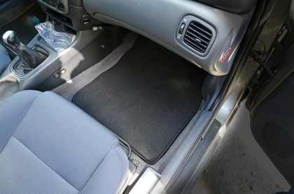 Ворсовые коврики на Nissan Almera II (N16) 2000 - 2006 в Омске