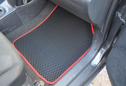 Коврики на Toyota Yaris II 2005 - 2011 в Омске