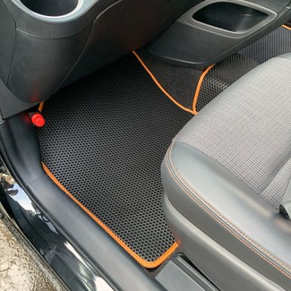Коврики на Toyota Sienta II 2015 - 2022 в Омске