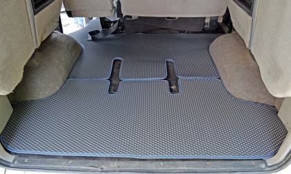 Коврики на Mitsubishi Delica 4 1994 - 2007 в Омске