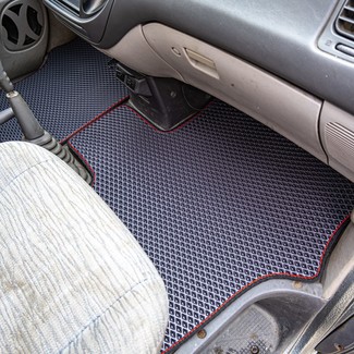 Коврики на Mitsubishi Space Gear 1994 - 2007 в Омске