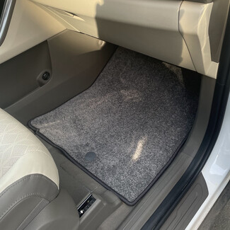 Ворсовые коврики на KIA Carnival IV 7 мест с оттоманками 2020 - 2026 в Омске Ворсовые коврики на KIA Carnival IV 7 мест с оттоманками 2020 - 2026 в Омске