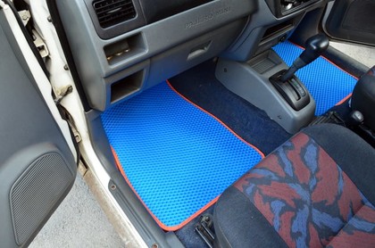 Коврики на Nissan Kix 2008 - 2012 в Омске