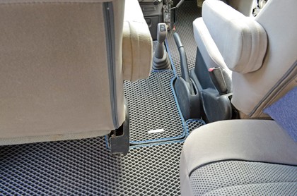 Коврики на Mitsubishi Delica 4 1994 - 2007 в Омске