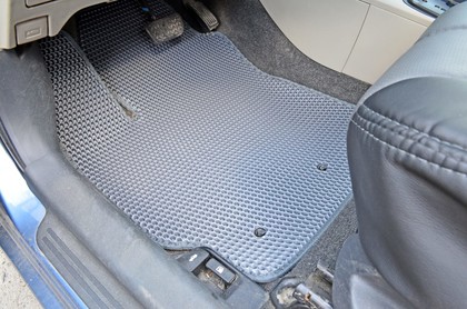 Коврики на Toyota Yaris II 2005 - 2011 в Омске