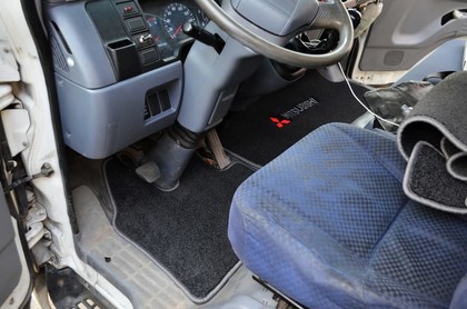 Коврики на Mitsubishi Fuso Canter VII широкая кабина 2002 - 2017 в Омске