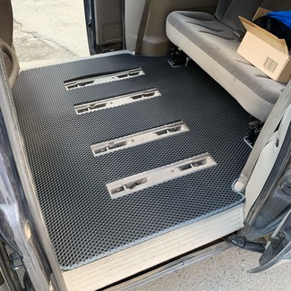 Коврики на Chrysler Voyager (RG) 2000 - 2008 в Омске